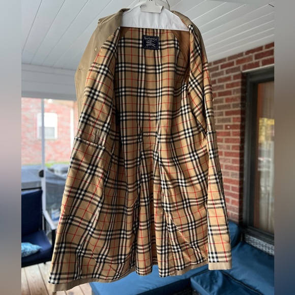 BURBERRY Vintage Trench Coat - Picture 6 of 16